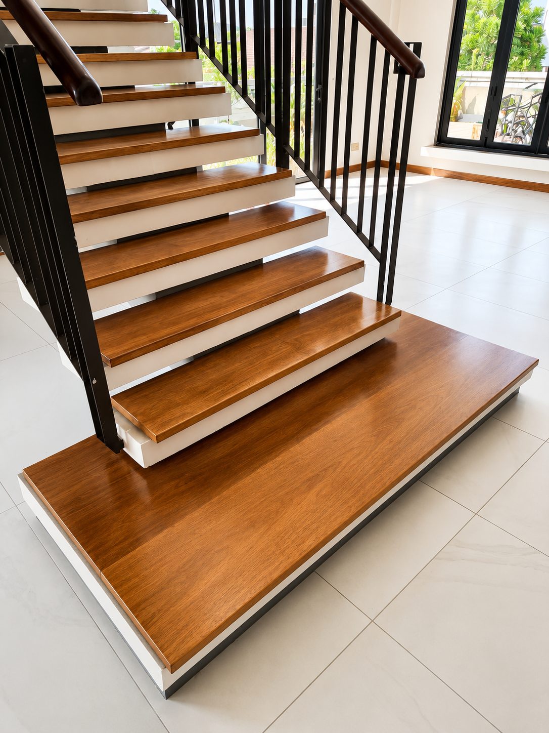 实木楼梯 · 转角平台 - Tai Seng Timber Flooring