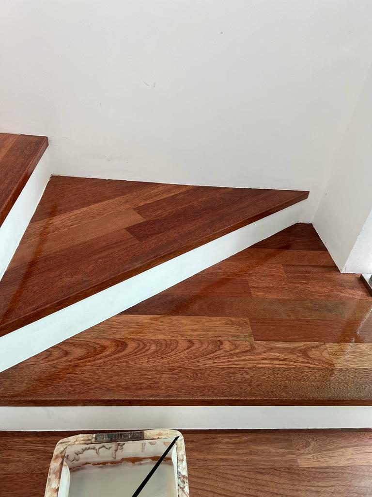 实木楼梯 · 转角踏板 - Tai Seng Timber Flooring