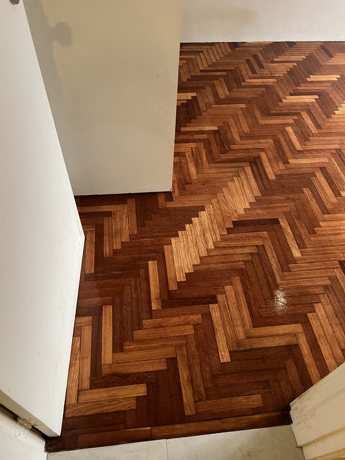 人字形地板 · 手工铺贴 - Tai Seng Timber Flooring