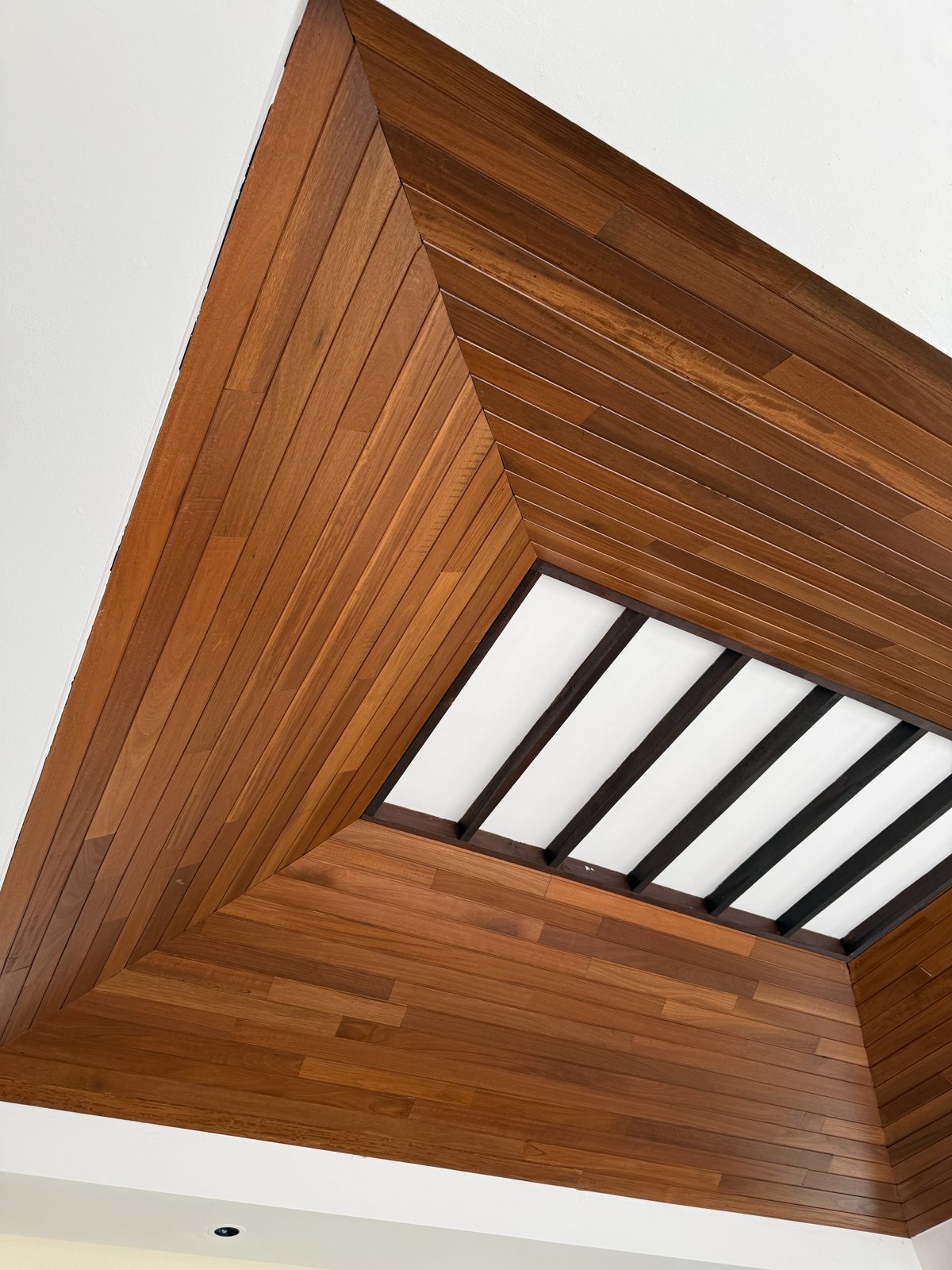 实木天花板订制工程 - Solid wood ceiling installation