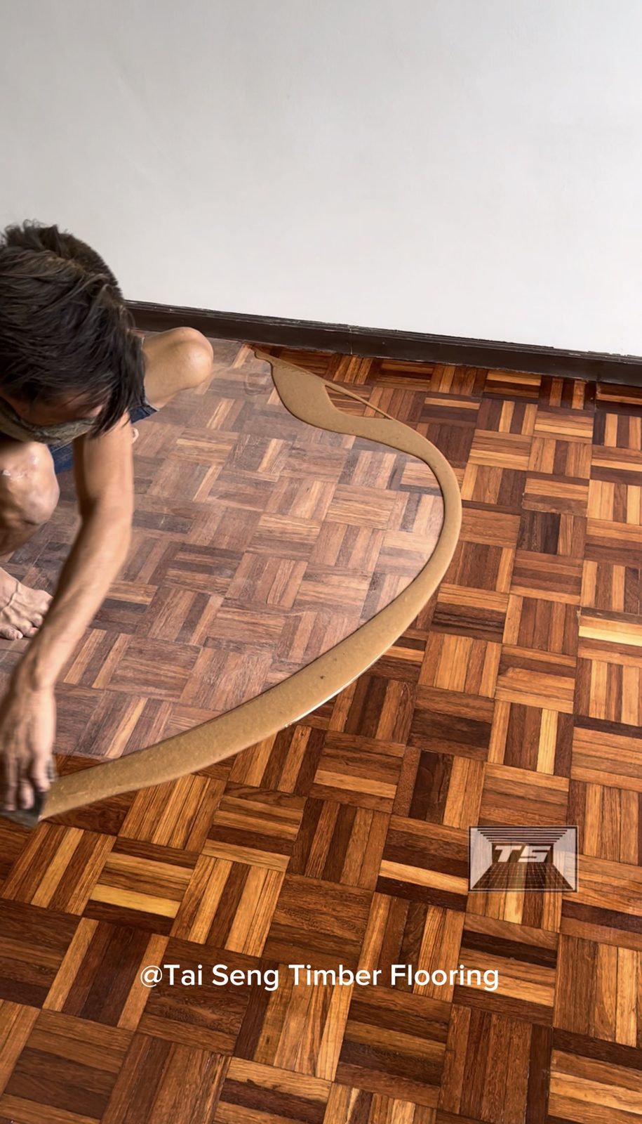 师傅铺设人字形地板 工艺实拍 - Tai Seng Timber Flooring craftsmanship